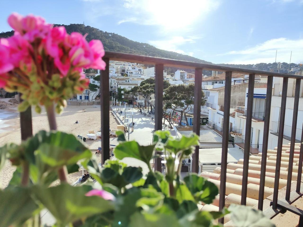 Appartement Tamariu Platja - Penthouse On Passeig Del Mar. Extérieur photo