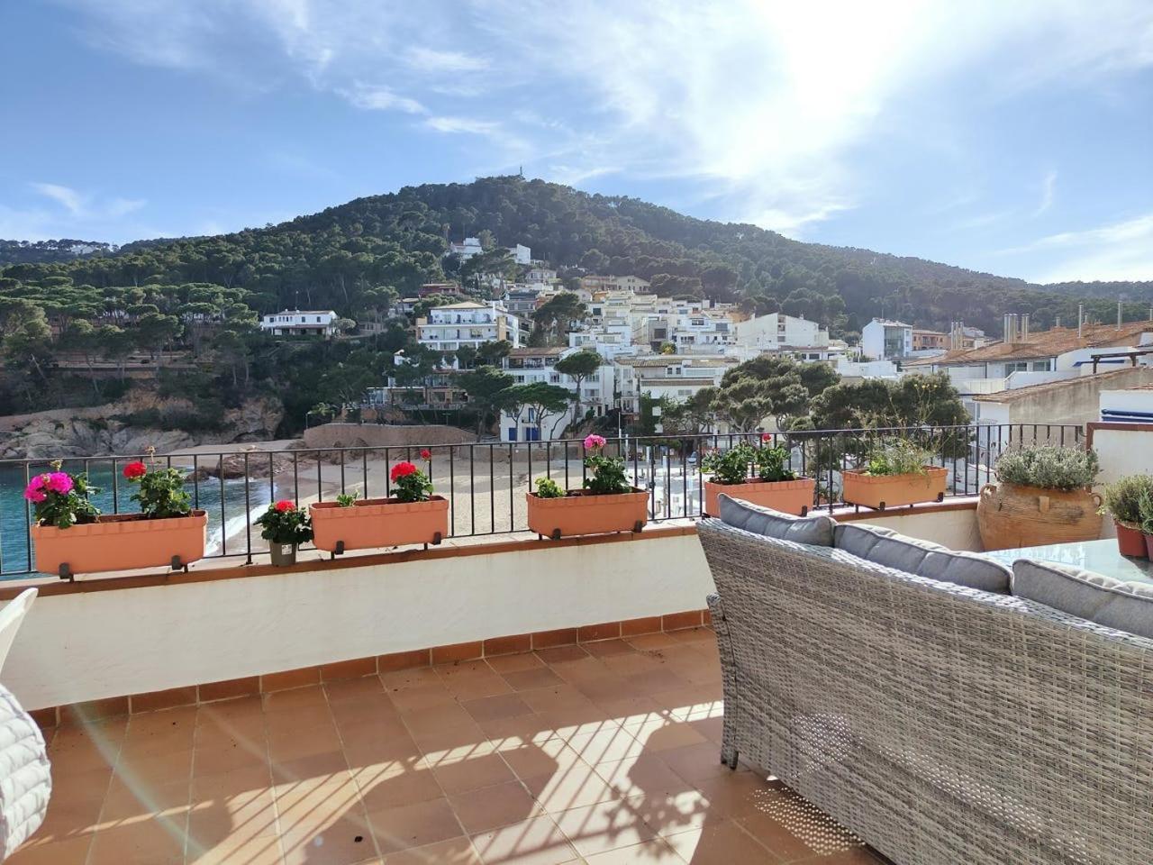 Appartement Tamariu Platja - Penthouse On Passeig Del Mar. Extérieur photo