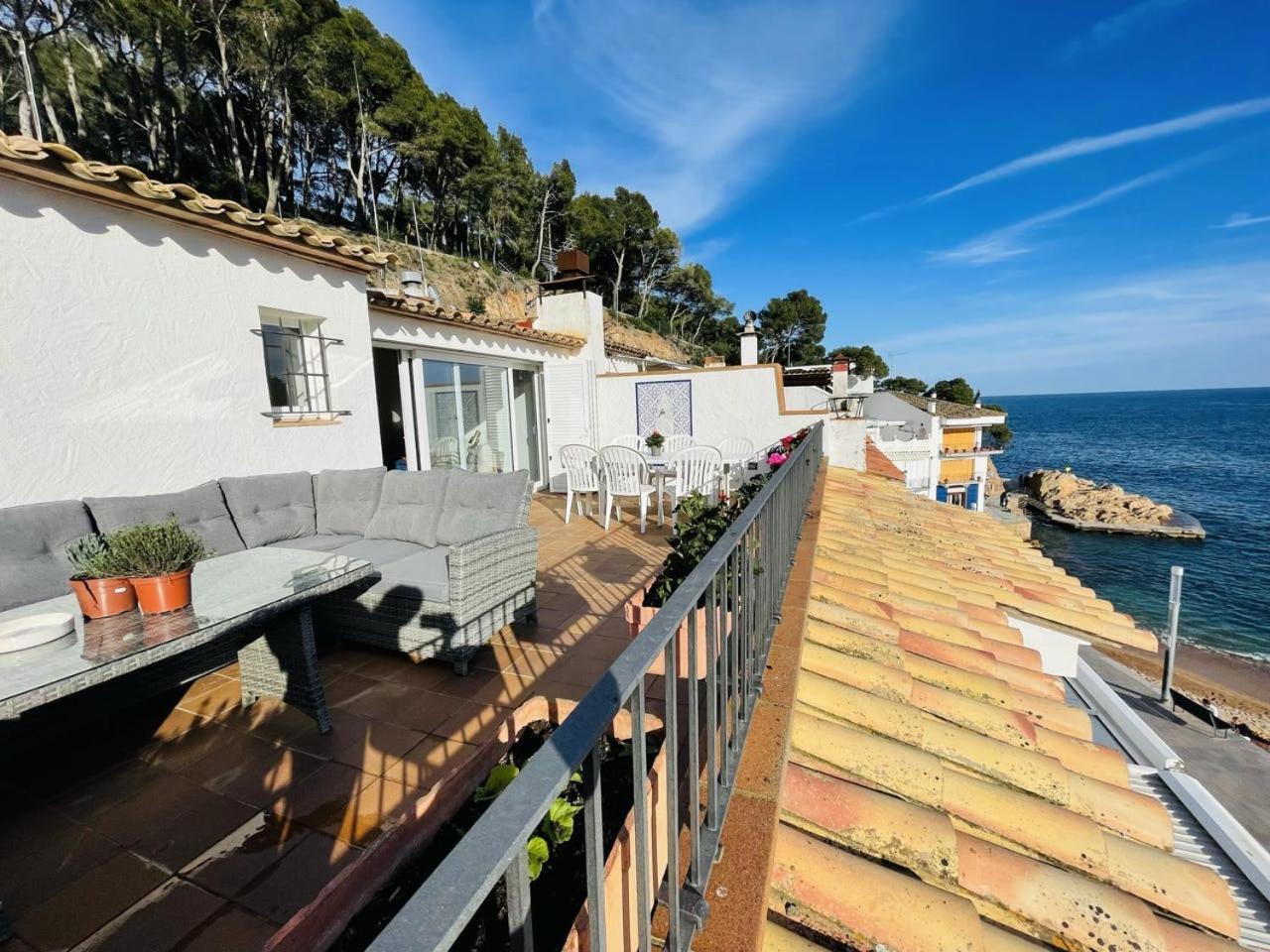 Appartement Tamariu Platja - Penthouse On Passeig Del Mar. Extérieur photo