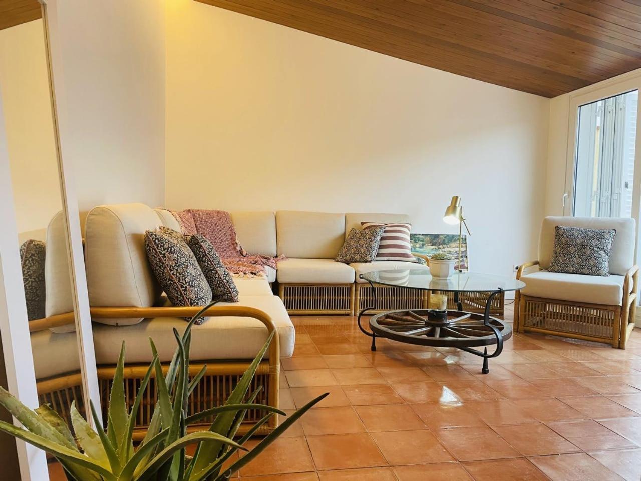 Appartement Tamariu Platja - Penthouse On Passeig Del Mar. Extérieur photo