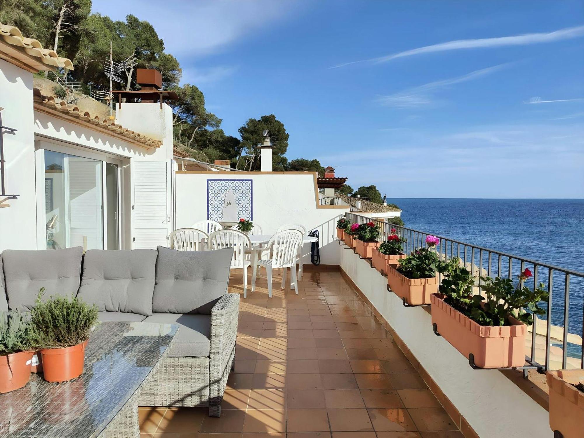Appartement Tamariu Platja - Penthouse On Passeig Del Mar. Extérieur photo