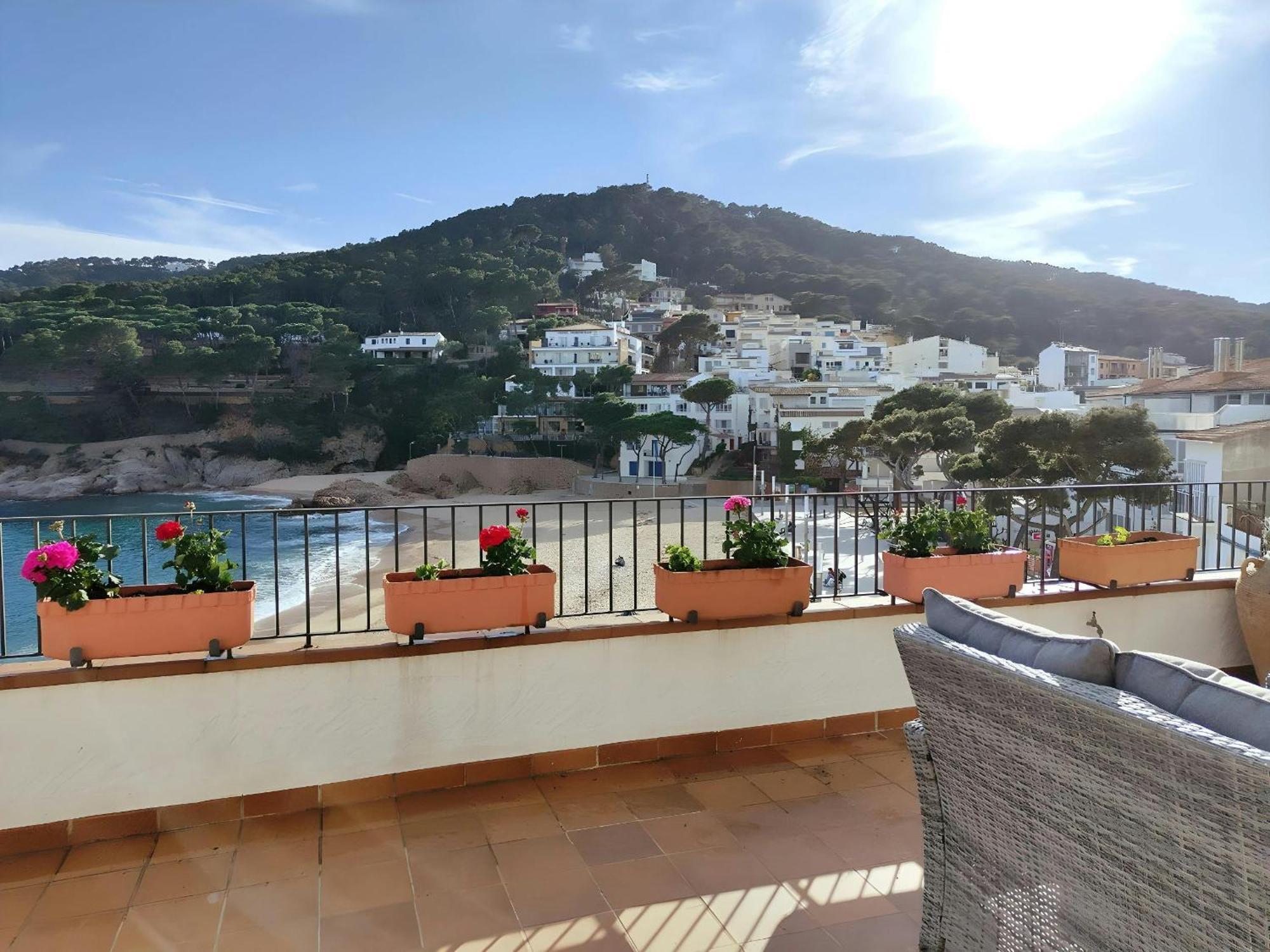 Appartement Tamariu Platja - Penthouse On Passeig Del Mar. Extérieur photo