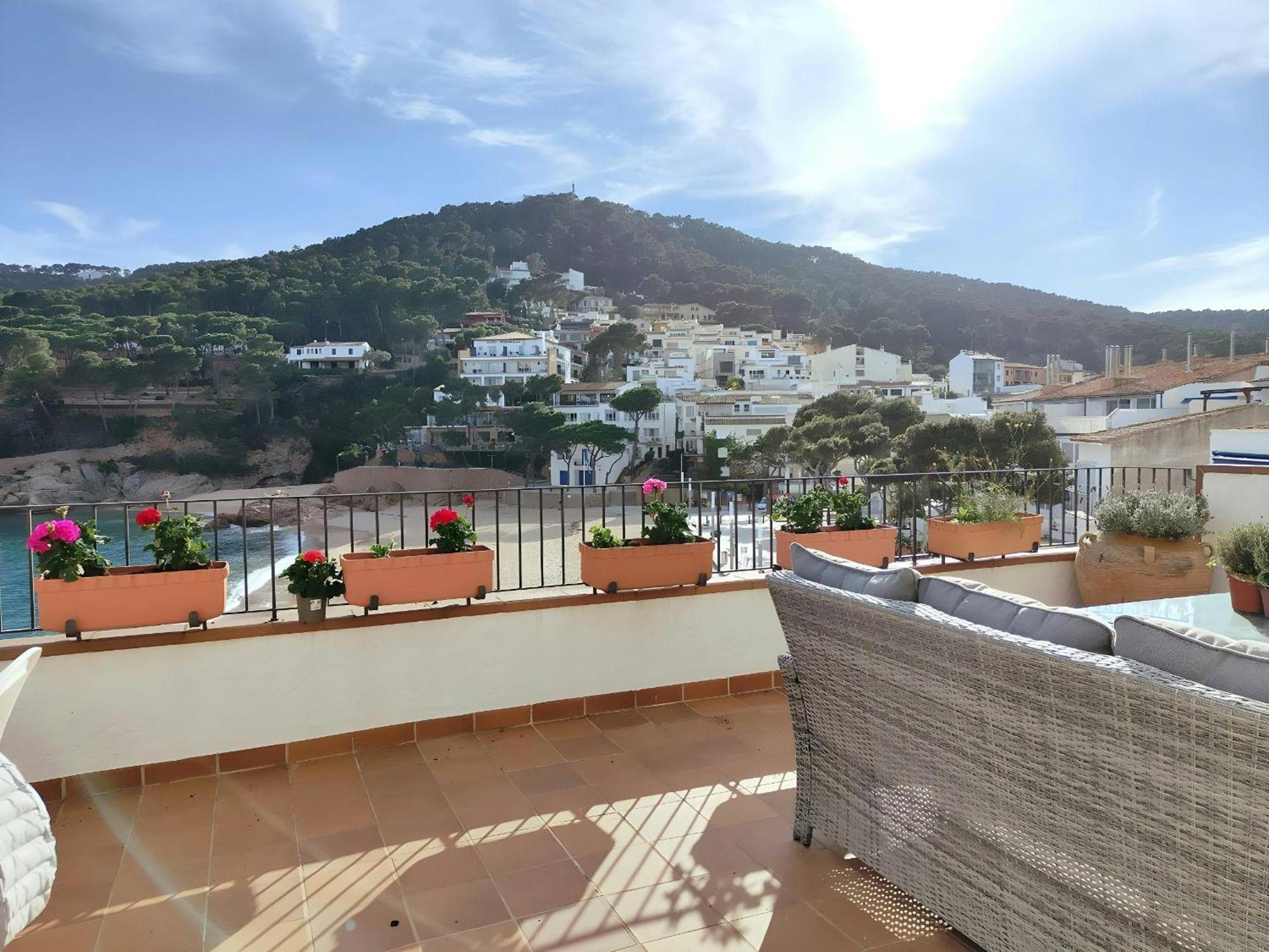 Appartement Tamariu Platja - Penthouse On Passeig Del Mar. Extérieur photo