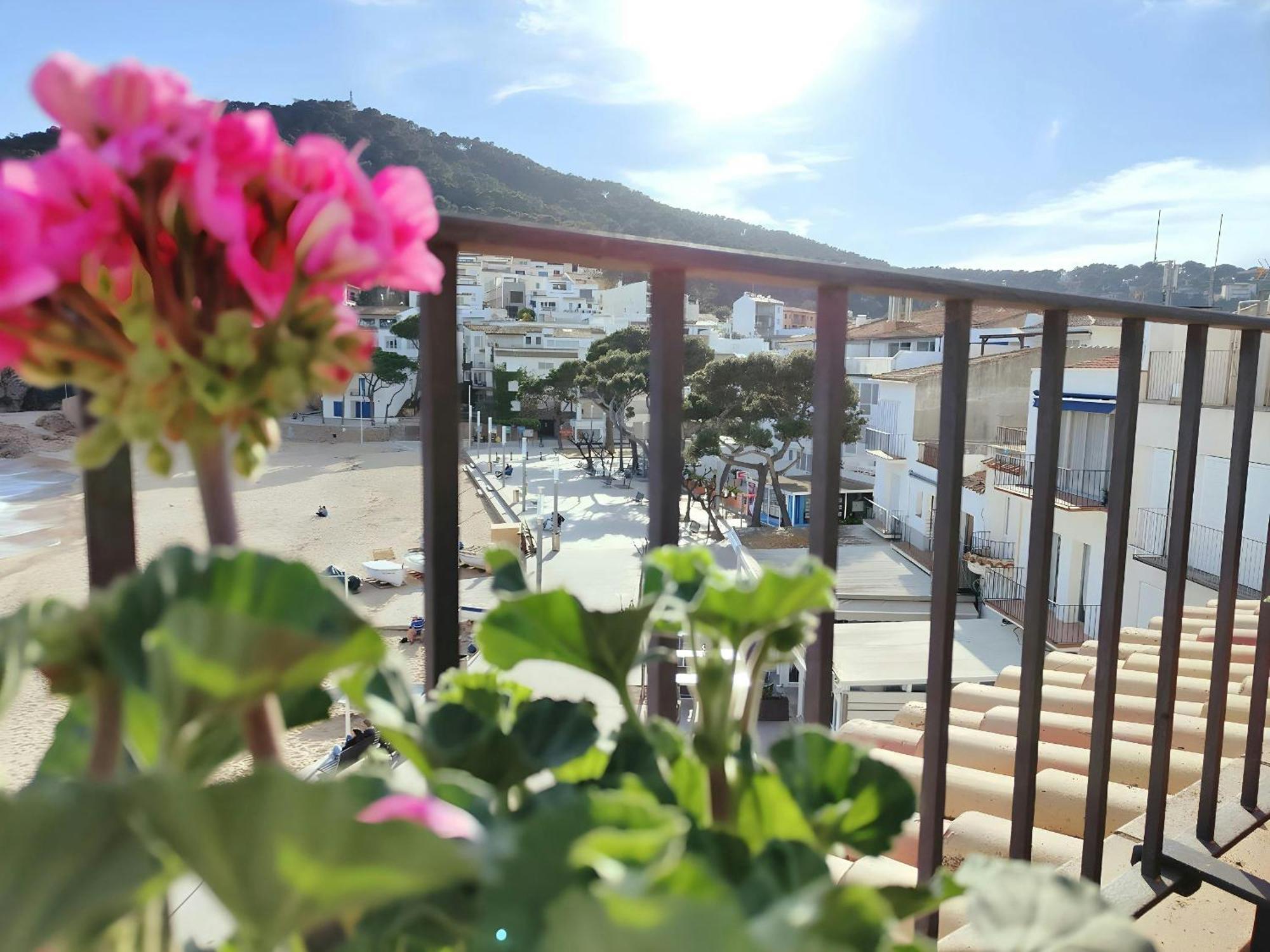 Appartement Tamariu Platja - Penthouse On Passeig Del Mar. Extérieur photo