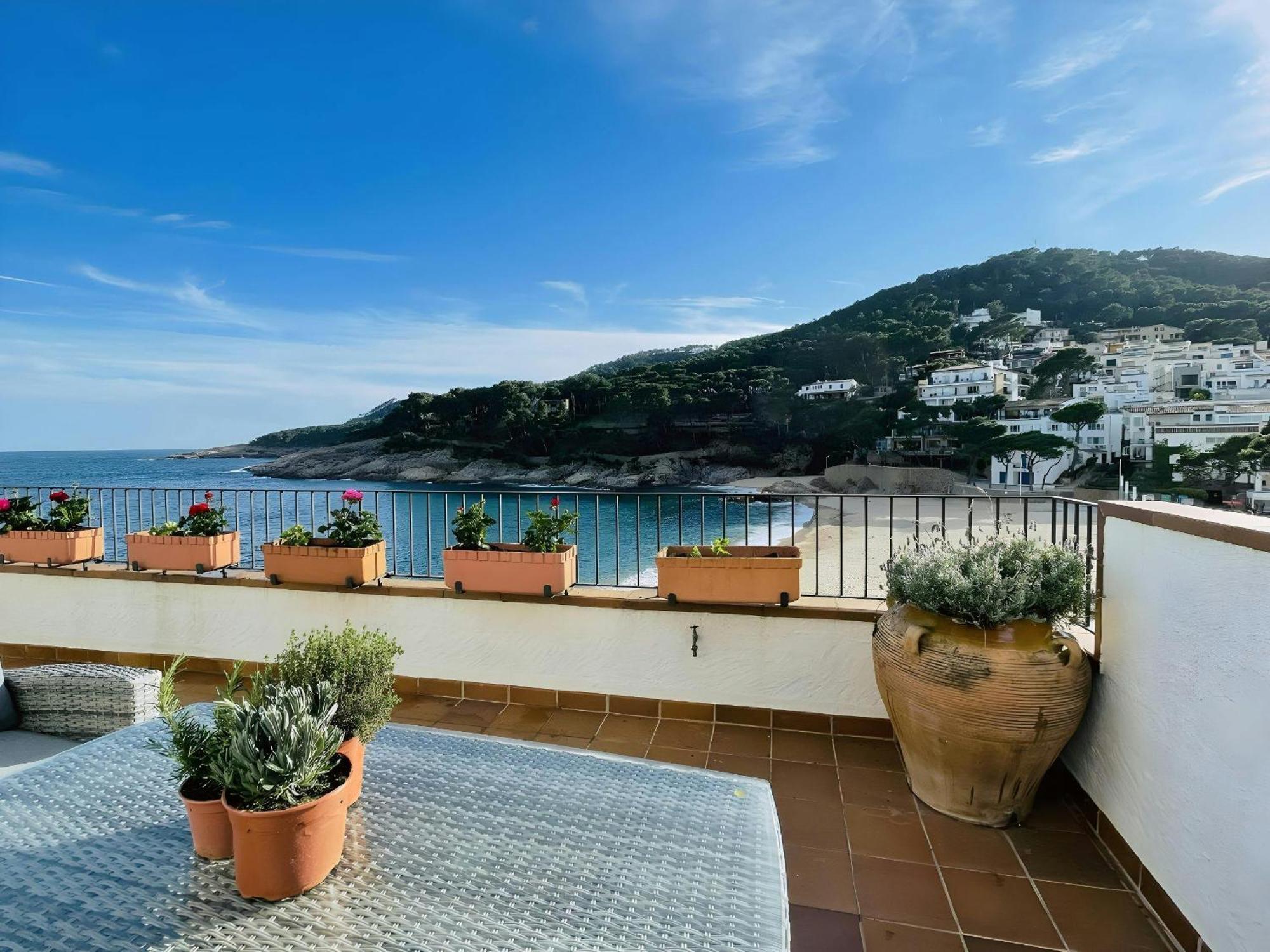 Appartement Tamariu Platja - Penthouse On Passeig Del Mar. Extérieur photo