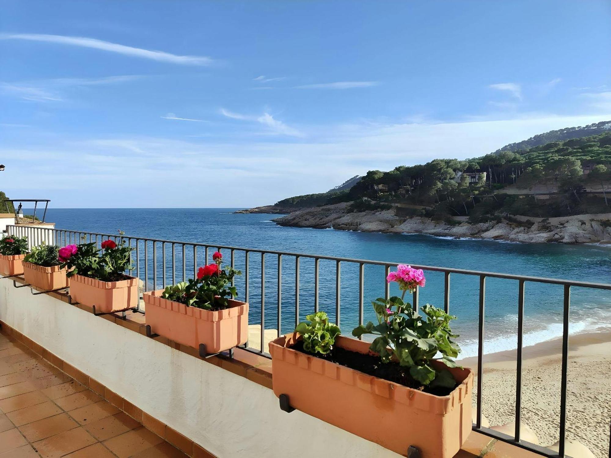 Appartement Tamariu Platja - Penthouse On Passeig Del Mar. Extérieur photo